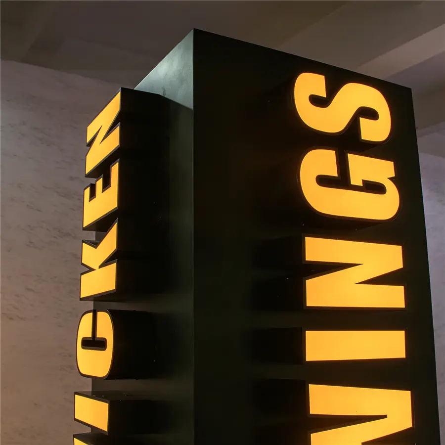 Personajes luminosos de cuatro caras .jpg